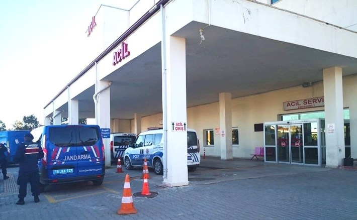 BABA VE OĞUL SİLAHLI KAVGADA YARALANDI