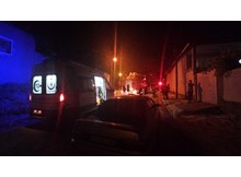 Çatıya çıkan kadını polis ikna etti