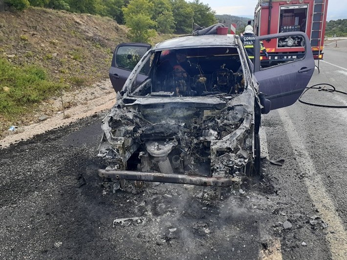 OTOMOBİL ALEV ALEV YANDI