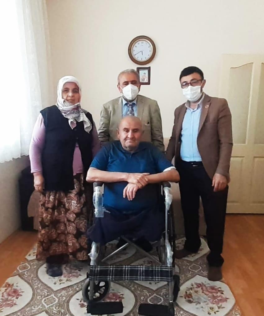 İL GENEL MECLİS BAŞKANI BEKTAŞ'TAN DİYALİZ HASTASINA TEKERLEKLİ SANDALYE
