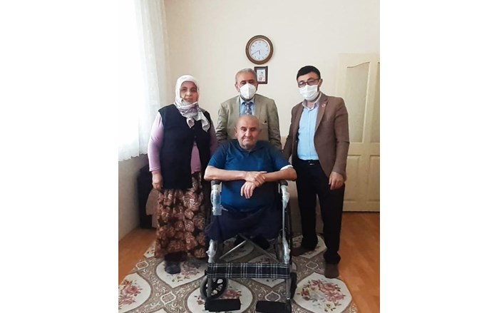 İL GENEL MECLİS BAŞKANI BEKTAŞ'TAN DİYALİZ HASTASINA TEKERLEKLİ SANDALYE