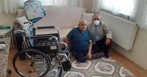 Bektaş’tan diyaliz hastasına tekerlekli sandalye
