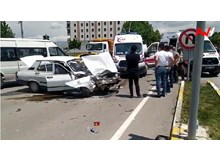 Otomobil ile minibüs çarpıştı: 5 kişi yaralandı