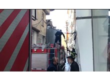 Tarihi ev, yanmaktan son anda kurtarıldı