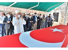 Polis memuru ve çocuğuna hüzünlü veda