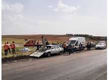 İki otomobil çarpıştı: 1 ölü, 2 yaralı