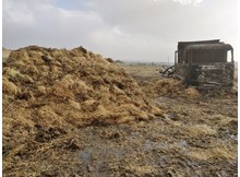 Saman balyası yüklü kamyon kül oldu