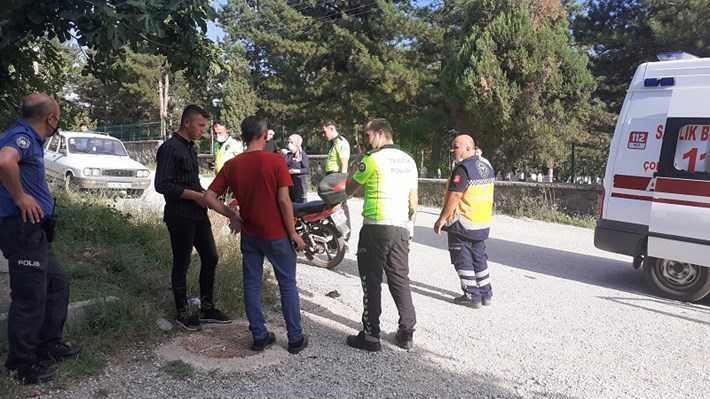 OSMANCIK'TA MOTOSİKLETLER ÇARPIŞTI: 2 YARALI