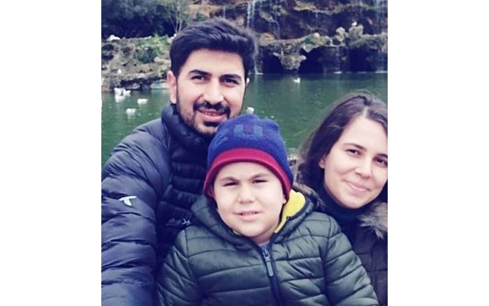 TRAFİK KAZASINDA HAYATINI KAYBEDEN POLİS MEMURU VE ÇOCUĞU SON YOLCULUKLARINA UĞURLANDI