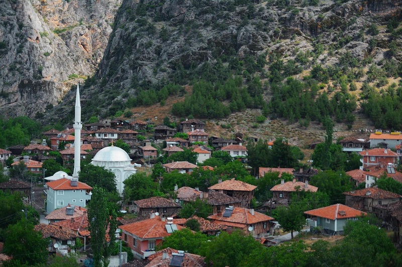 VAKALAR ARTTI, ÇORUM'DA İNALCIK KÖYÜ 14 GÜN KARANTİNAYA ALINDI