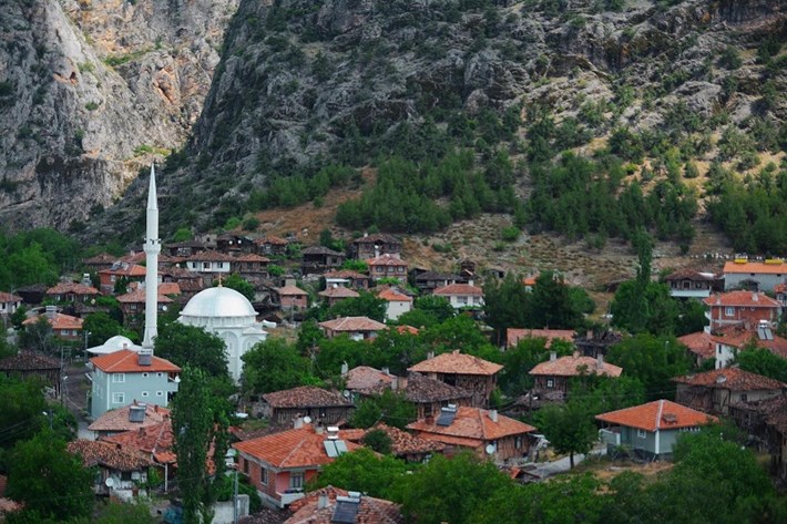 VAKALAR ARTTI, ÇORUM'DA İNALCIK KÖYÜ 14 GÜN KARANTİNAYA ALINDI