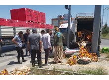 Tır ile minibüs çarpıştı