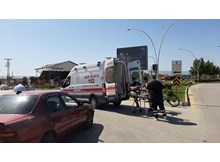 Ters yönden seyrederken otomobile çarptı