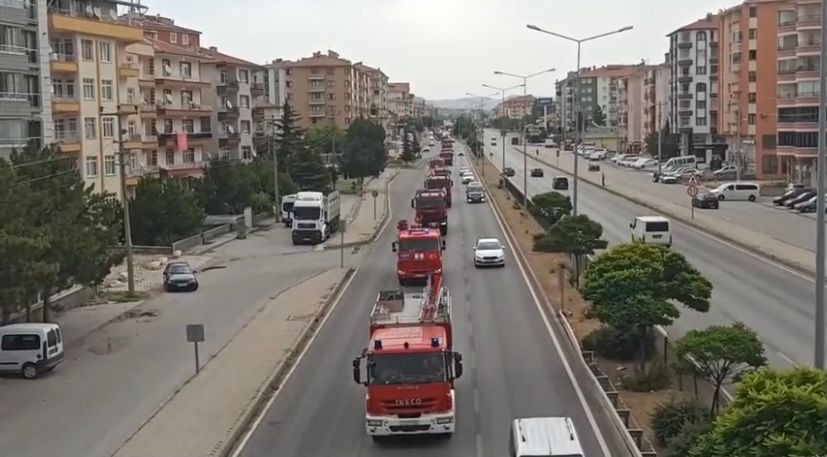 AZERBAYCAN'IN TÜRKİYE'YE DESTEĞİ SÜRÜYOR AZERBAYCAN'DAN YOLA ÇIKAN 3. YARDIM EKİBİ ÇORUM'DAN GEÇTİ