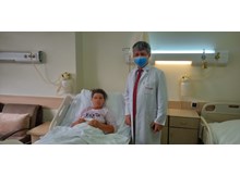 Karnından 35 santimetre büyüklüğünde kitle çıkarıldı