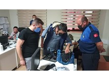 Yolda bulunan çantadan tabanca çıktı