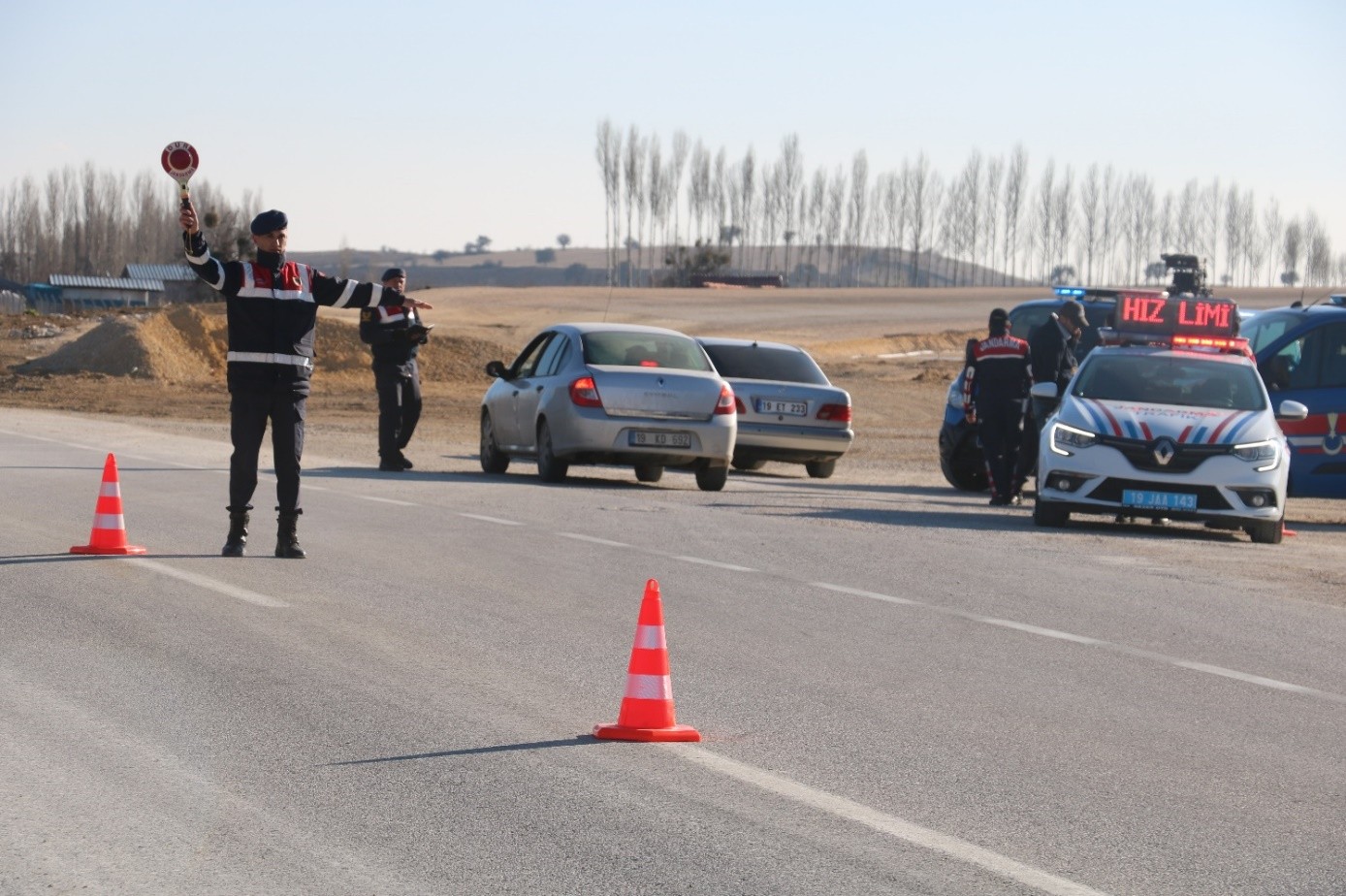 ÇORUM İL JANDARMA KOMUTANLIĞI BAŞARILI ÇALIŞMALARIYLA GÖZ DOLDURUYOR