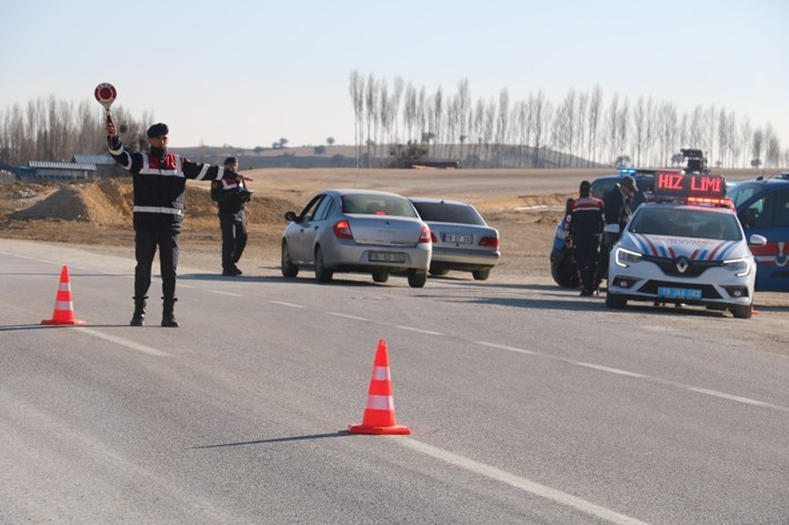 ÇORUM İL JANDARMA KOMUTANLIĞI BAŞARILI ÇALIŞMALARIYLA GÖZ DOLDURUYOR