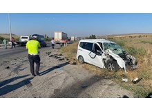 Radar aracına otomobil çarptı: 3 yaralı