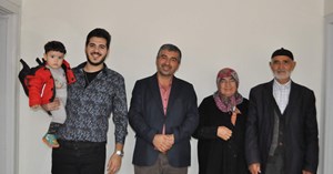 88 yaşındaki Mehmet Dede, torununun torununu gördü