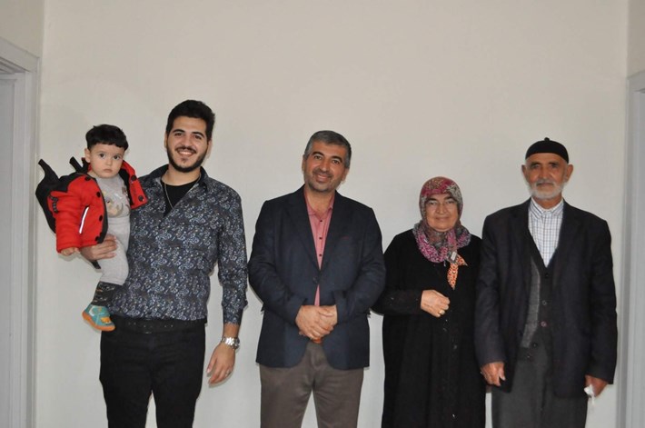 88 YAŞINDAKİ MEHMET DEDE TORUNUNUN TORUNU GÖRDÜ