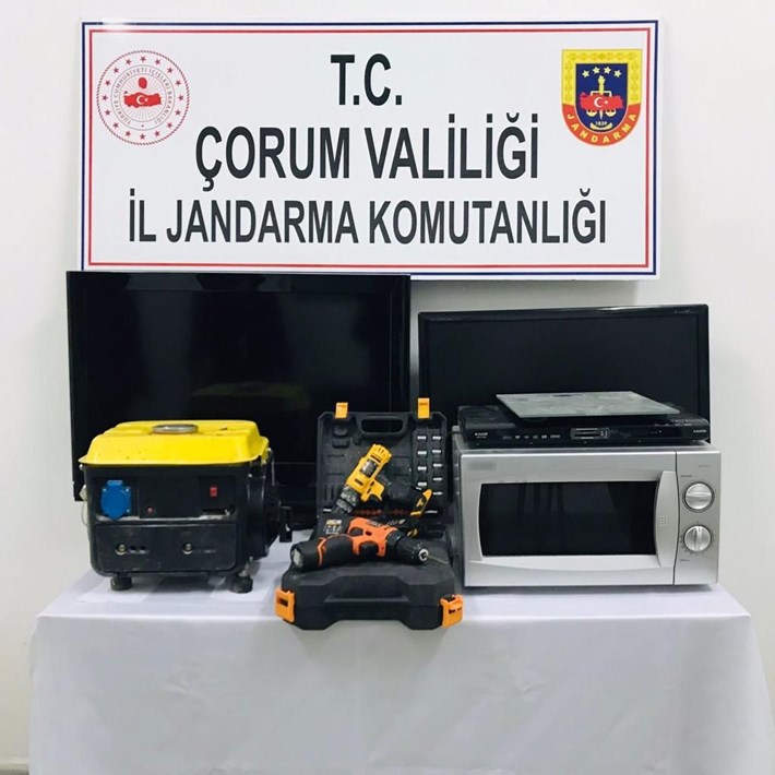 HIRSIZLIK ZANLILARI ÇALINTI EŞYALAR İLE SUÇÜSTÜ YAKALANDI