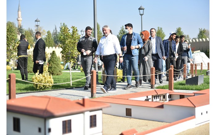 universiteli-genclerle-kahvalti-17