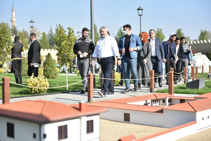 universiteli-genclerle-kahvalti-17