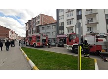 6. katta yangın çıktı, yaşlı kadın ve kedisi kurtarıldı