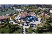 Millet Kıraathanesi’nde kitap okuma grubu