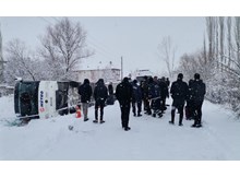 Otobüs devrildi: 2 yaralı