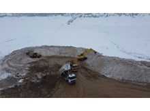 Baraja 2 bin kamyon kar taşındı