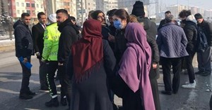 Otomobilin çarptığı çocuk kurtarılamadı
