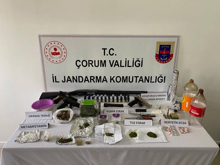 JANDARMA'DAN ZEHİR TACİRLERİNE OPERASYON OPERASYONDA GÖZALTINA ALINAN 6 KİŞİ TUTUKLANARAK CEZAEVİNE GÖNDERİLDİ