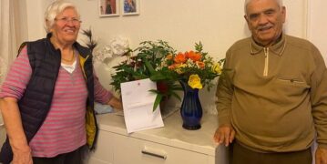 65 yıllık evli Çorumlu çifte başkonsolostan tebrik