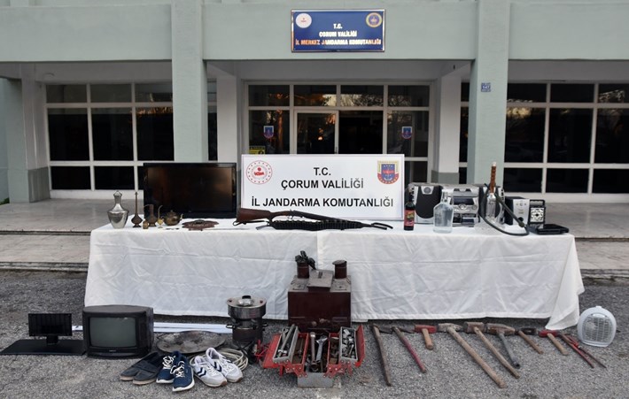 JANDARMA ÖZEL EKİPLERİ 26 AYRI HIRSIZLIK OLAYINI AYDINLATTI