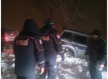 Mahsur kalan 8 araç ve 14 vatandaş kurtarıldı