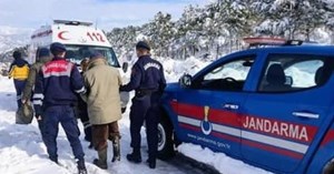 Mahsur kalan hastayı jandarma kurtardı