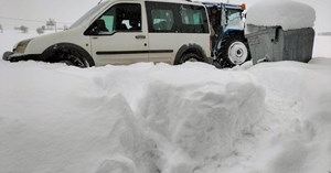 Kar 70 cm’yi buldu, köylüler perişan oldu
