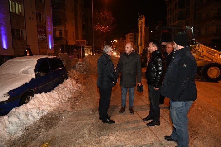personel-ve-is-makineleri-gece-gunduz-sahada-5