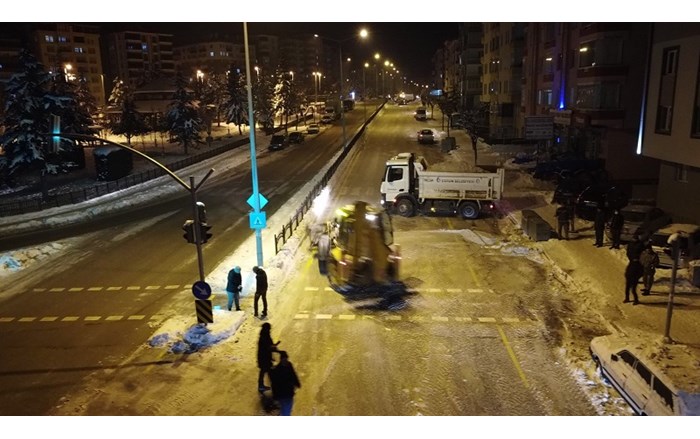 personel-ve-is-makineleri-gece-gunduz-sahada-6