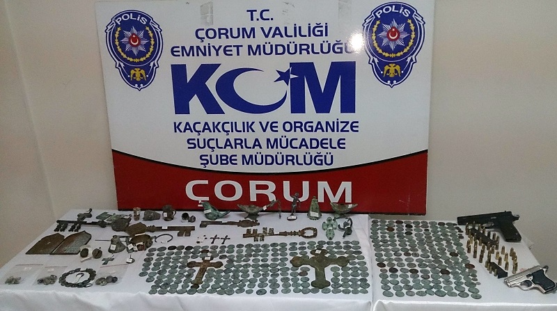 ÇORUM'DA POLİS EKİPLERİ SUÇLULARA GEÇİT VERMEDİ DÜZENLENEN OPERASYONLARDA ÇOK SAYIDA ZANLI YAKALANDI