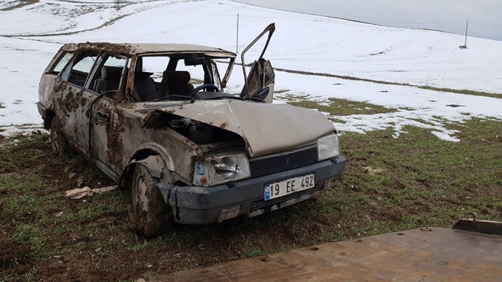 ÇORUM'DA KONTROLDEN ÇIKAN OTOMOBİL TAKLA ATTI: 1 YARALI