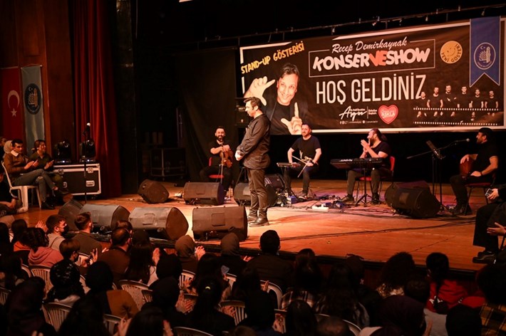 Müzik ve Mizah Dolu Gece (1)