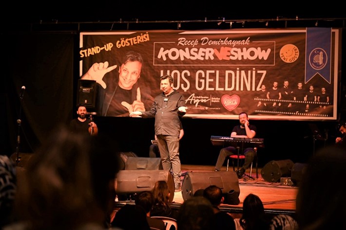 Muzik-ve-Mizah-Dolu-Gece-10