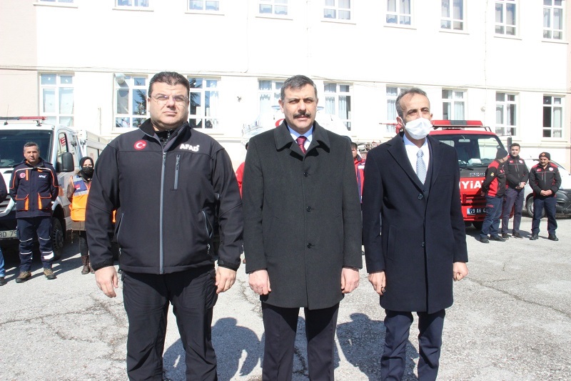 ÇORUM'DAKİ 56 BİN ÖĞRENCİYLE EŞ ZAMANLI DEPREM TATBİKATI VALİ MUSTAFA ÇİFTÇİ: "ÇORUM'DA 466 BİN KİŞİYE AFET EĞİTİMİ VERİLDİ"