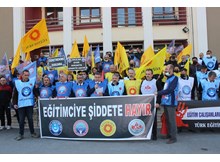 “Şiddete hayır! Öğretmenime dokunma”