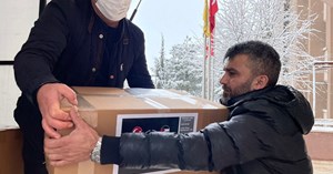 Filistinli Türkçe sevdalılarına kırtasiye yardımı