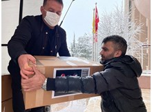 Filistinli Türkçe sevdalılarına kırtasiye yardımı