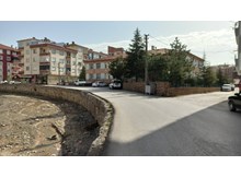 Okul yanında, yola sıfır… göz göre göre tehlike!